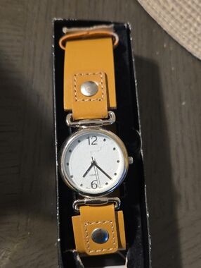 Avon Black and Cream Rectangular Gift Box